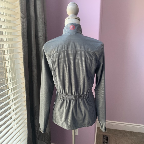 Puma Windbreaker - Picture 3 of 16